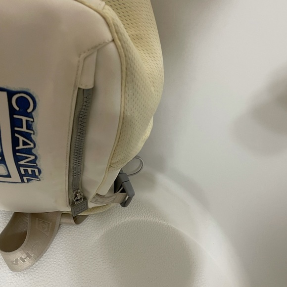 Authentic CHANEL Camellia Sport flower tote bag - Picture 4 of 15